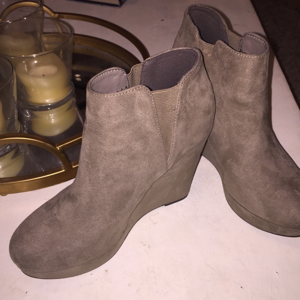 Taupe wedges size 7